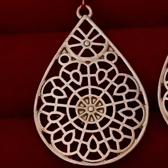 💖Women's Gold Colored Tear Drop Earrings - Picture 2 of 3